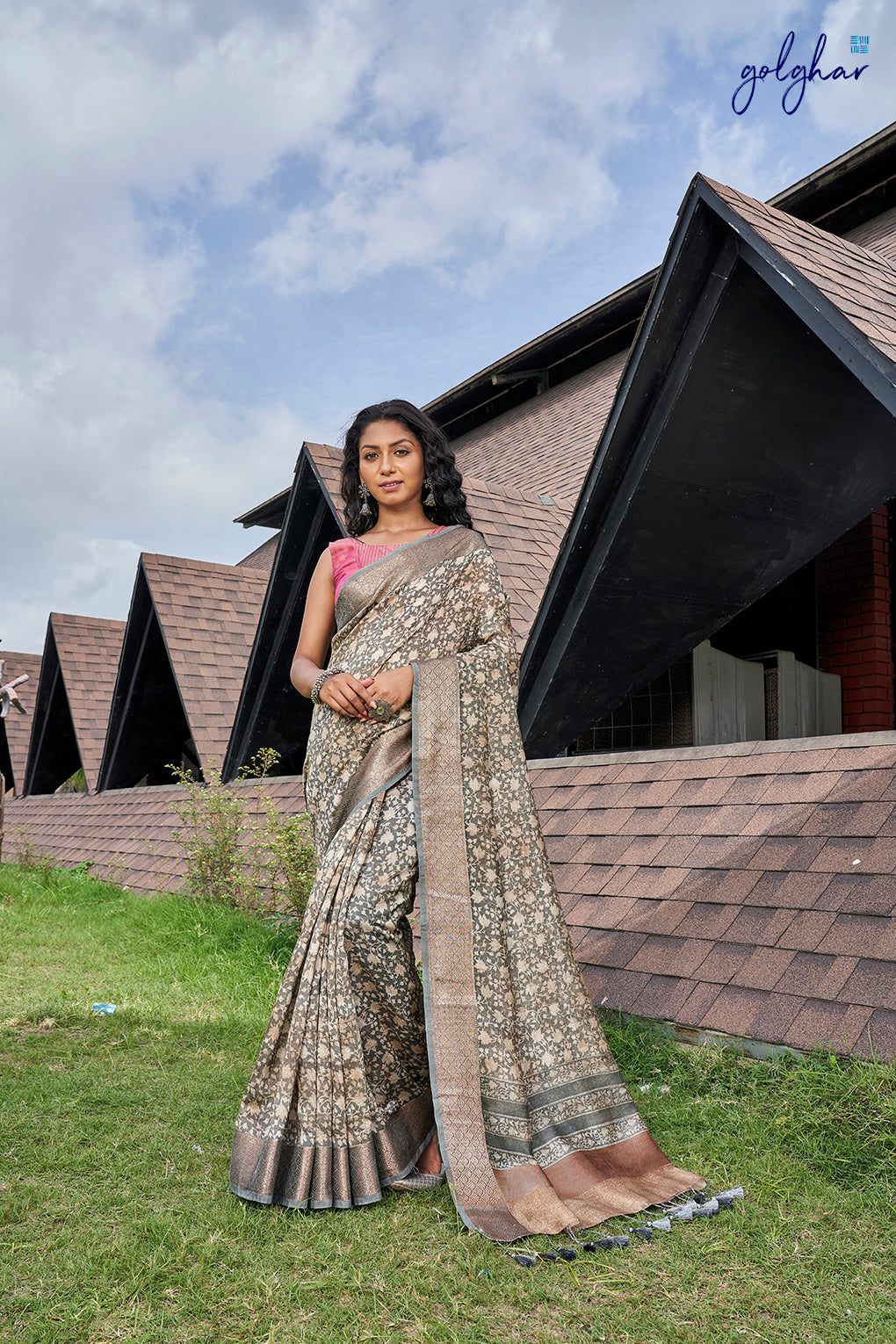 Dusty Blizzard (Saree)