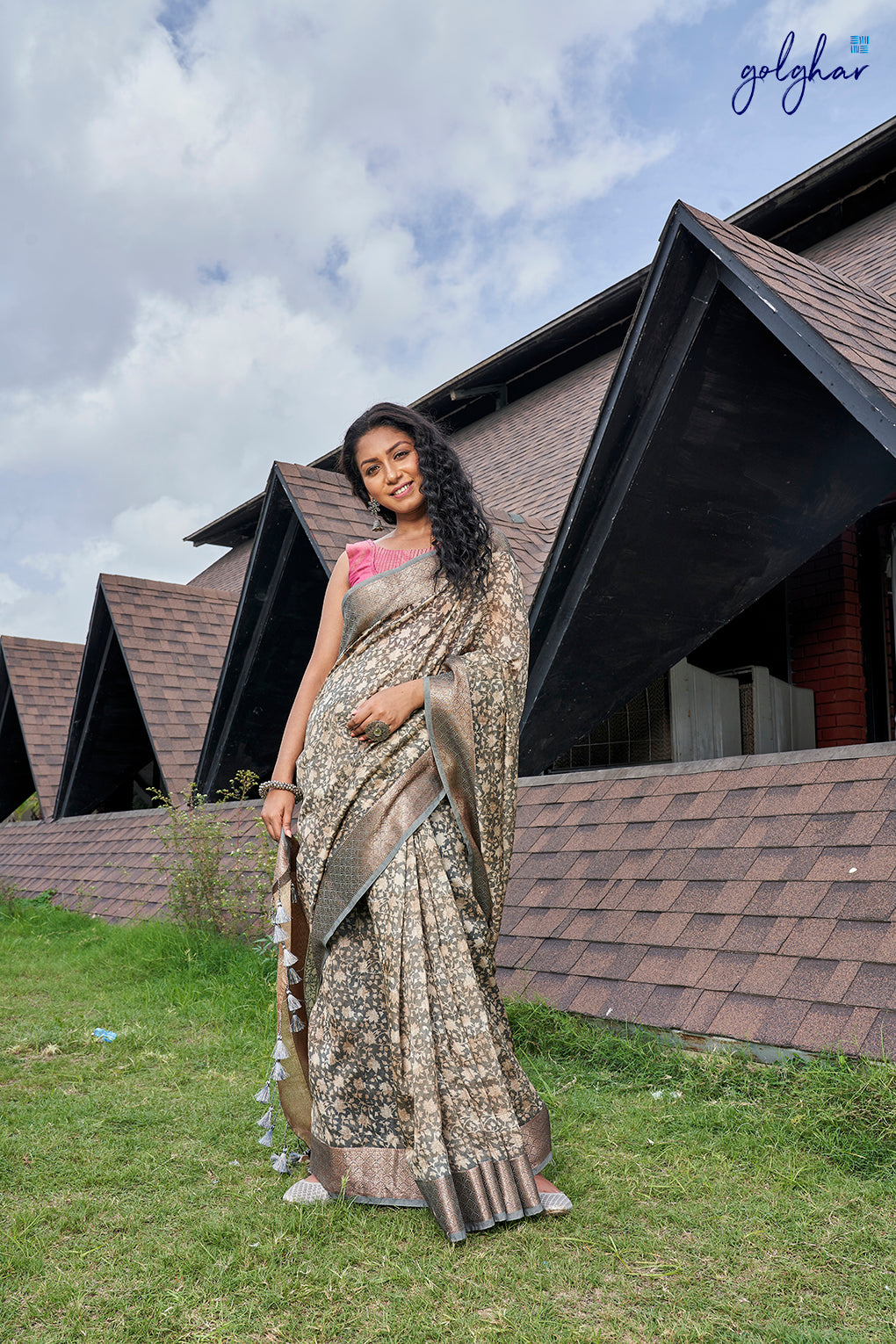 Dusty Blizzard (Saree)