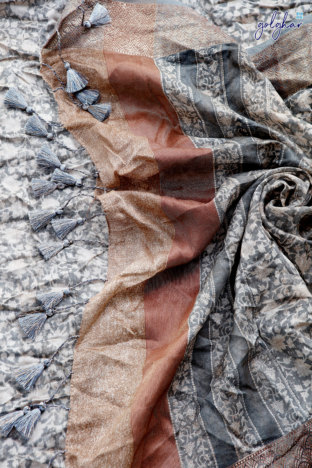 Dusty Blizzard (Saree)