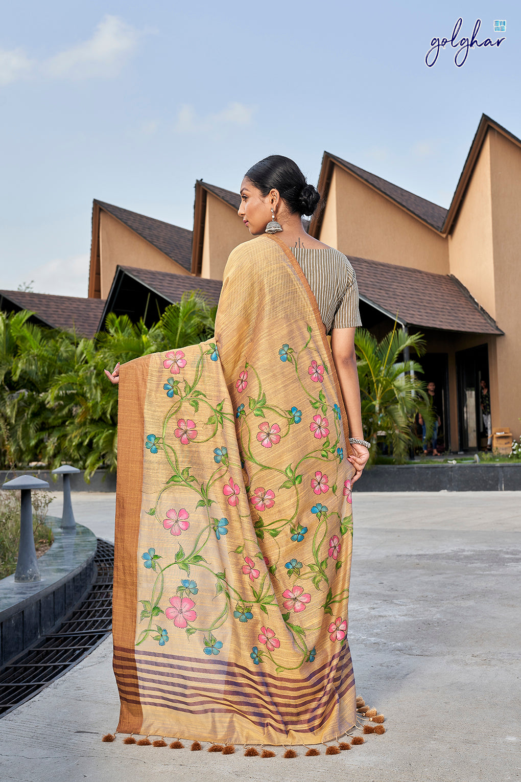 Provocative Wood (Saree)