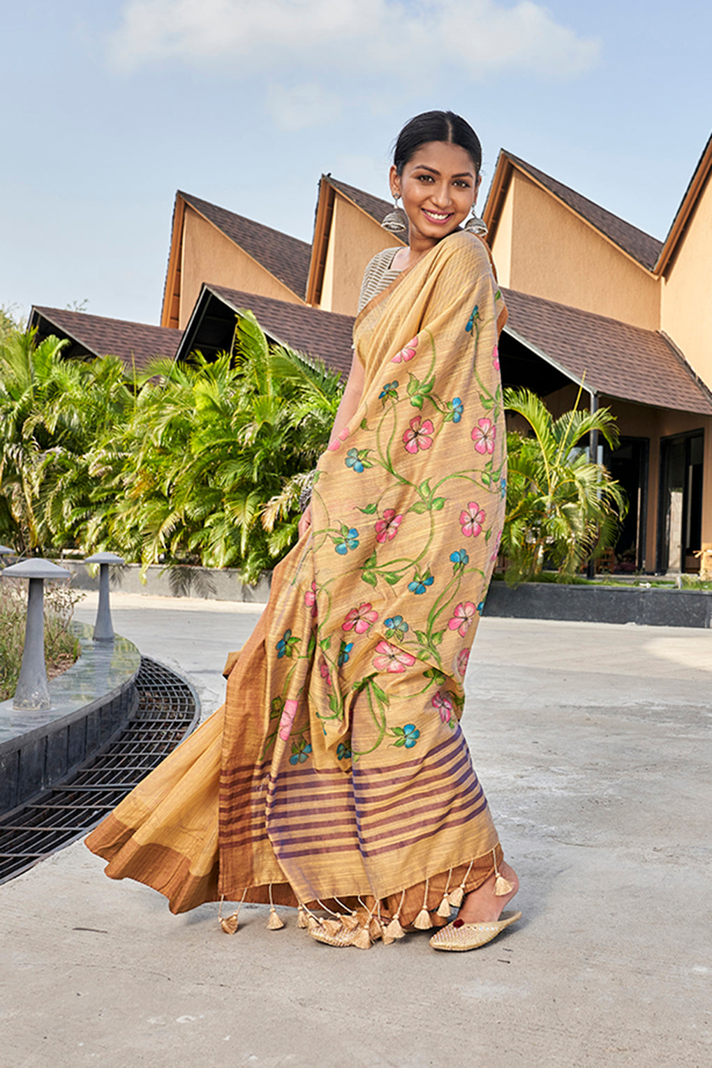 Provocative Wood (Saree)