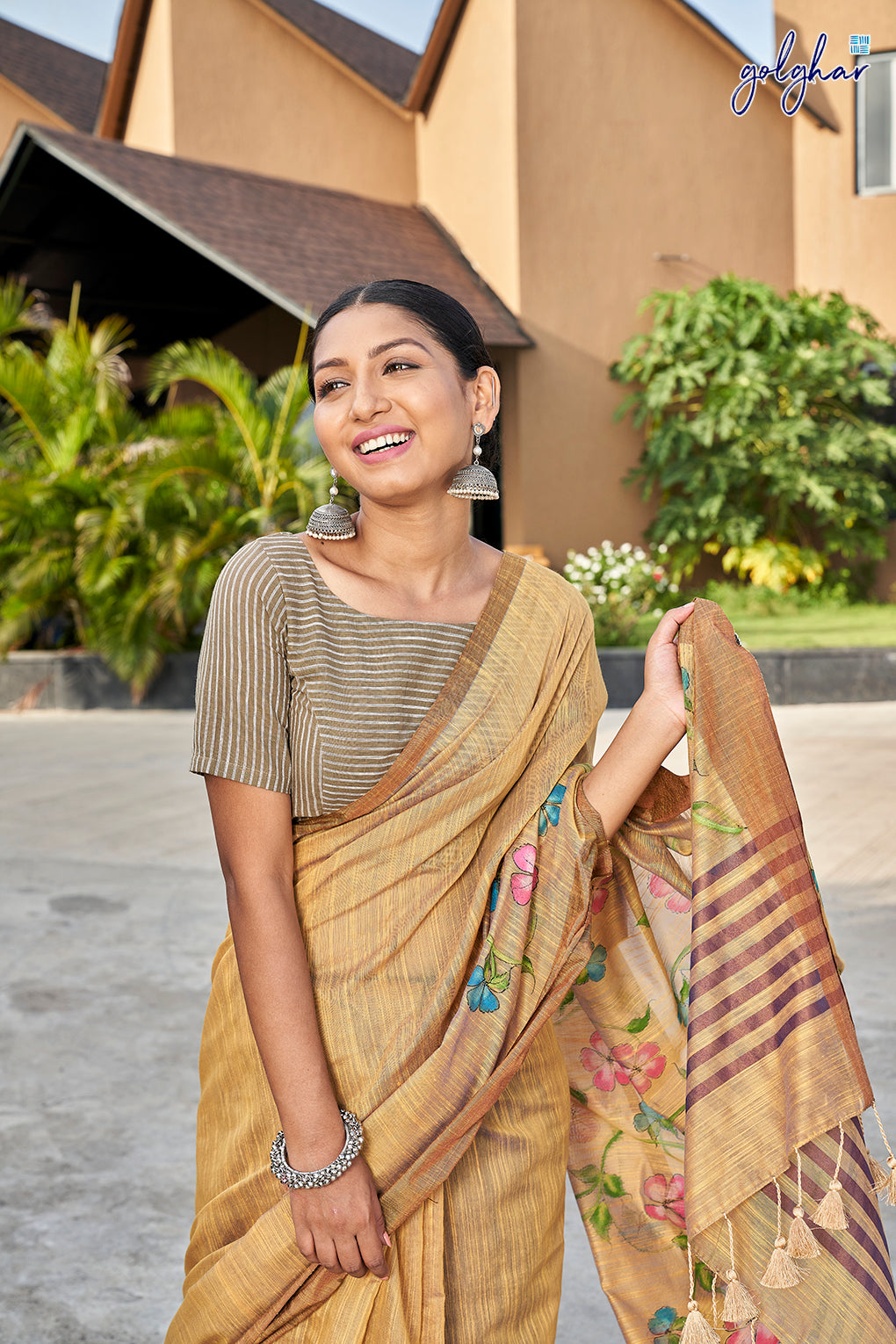 Provocative Wood (Saree)