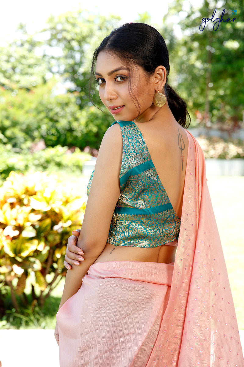 Anushka shetty show back in colourful saree